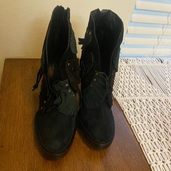 New Burberry Runway Suede Ponytail Ankle Bootie - Picture 4 of 9